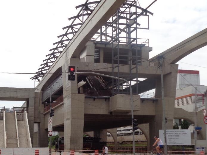 Montagem da cobertura metálica.