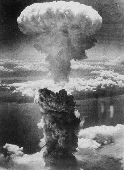 A Bomba Atômica As bombas nucleares foram inventadas em 1939/1945, por A.
