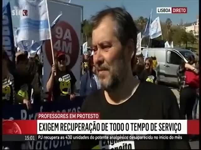 15:00 Docentes de todo o país protestam em