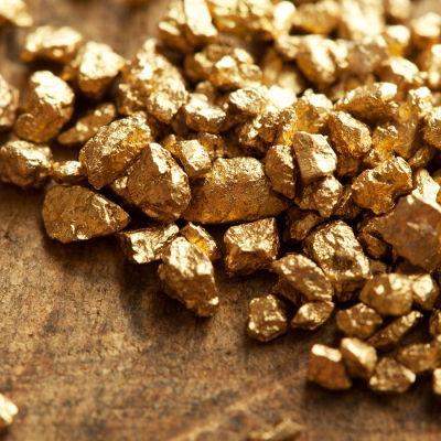 Ouro Pequenas pepitas de ouro Características atômicas do Ouro: Seu símbolo é Au; O número atômico é 79; Sua massa atômica é 196,96 g/mol; Núcleo possui 79 prótons; Níveis de energia possuem 79