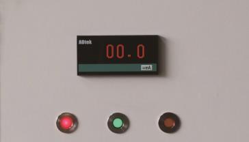 3 Pressione o botão Start, o indicador work no painel do IC & Power System permanece aceso constantemente e o ponteiro amperímetro aponta para o valor atual correspondente.