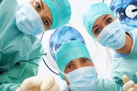 Além das competências gerais dos profissionais de nível técnico da Área de Saúde, o Auxiliar de Enfermagem deverá