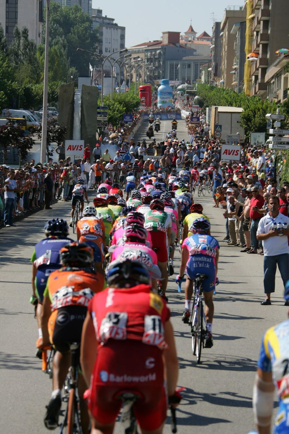 o ciclismo, e em particular a volta a Portugal, são para muitos portugueses um desporto e uma competição apaixonantes.