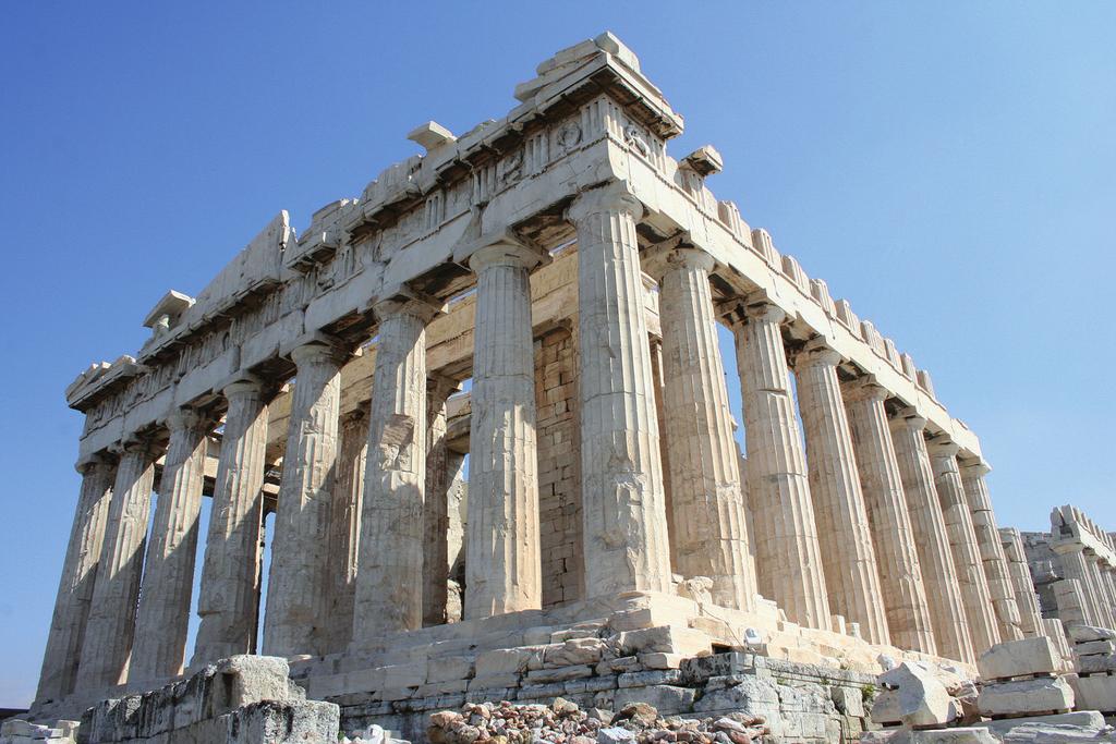Figura 1: Partenon: um famoso exemplo da arquitetura grega, característico da Antiguidade Clássica.