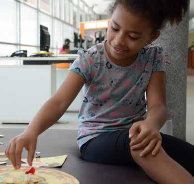 infantil BRINCANDO E APRENDENDO Programa que reúne intervenções, jogos teatrais, atividades rítmicas e brincadeiras educativas. Quartas-feiras, das 15 às 16 horas.