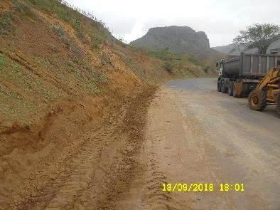 Durante este trimestre, através das empresas responsáveis pela Manutenção Corrente na ilha, fez-se uma campanha por lote, para retirar os escombros nas bermas e faixa de rodagem.