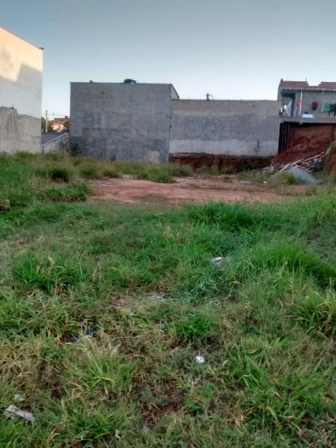 15 É um terreno plano, com dimensões de 17,22 m lineares de frente e 29,86 m de profundidade. Nesta configuração o terreno tem 514,18 m².