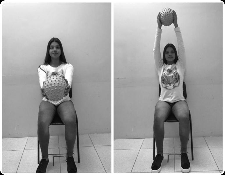 2. Sentado, segurando uma bola, estique os braços e encha o pulmão de ar enquanto eleva a bola em direção ao teto; solte o ar enquanto retorna a bola para a posição inicial.