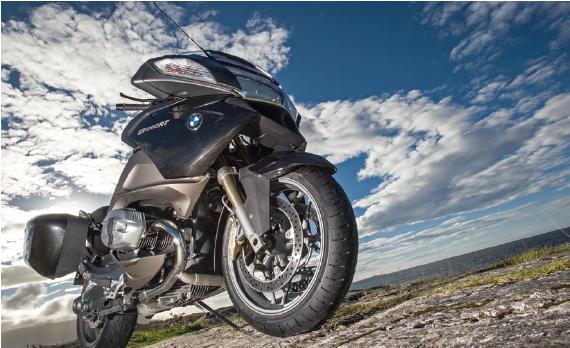 A MICHELIN reforça os seus laços com a BMW Motorrad Este ano, a parceria entre a Michelin e a BMW reforçou-se mais ainda.