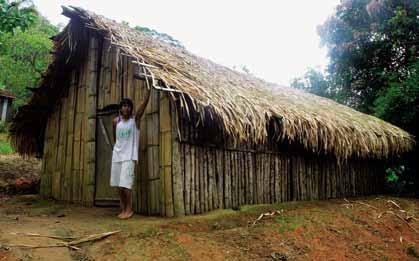 trilhas ecológicas, corredeiras e uma belíssima queda d água em meio a pedras. S 24º 05.131 W 46º 37.