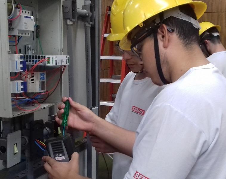 concluído o curso de qualificação Eletricista Instalador Portão Automático - 20h Sistema de Alarme - 25h Cerca Elétrica - 15h INÍCIO: 05/02/2019