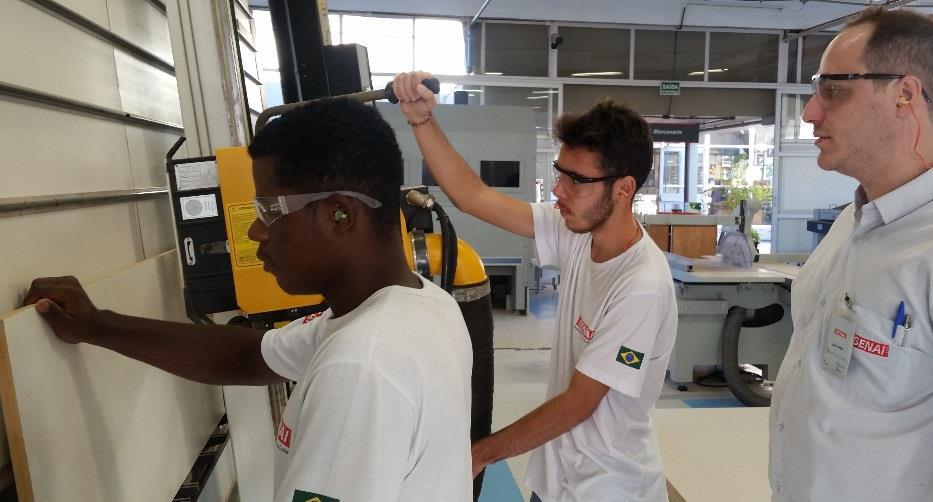 desenhos técnicos do produto a ser fabricado e em função da construção, montagem e acabamento utilizados em marcenaria.