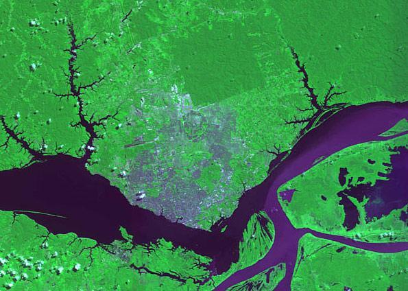 Figura 1. Cidade de Manaus, e o encontro dos rios Negro (à esquerda) e Solimões. (Fonte: INPE/Divulgação). 4.