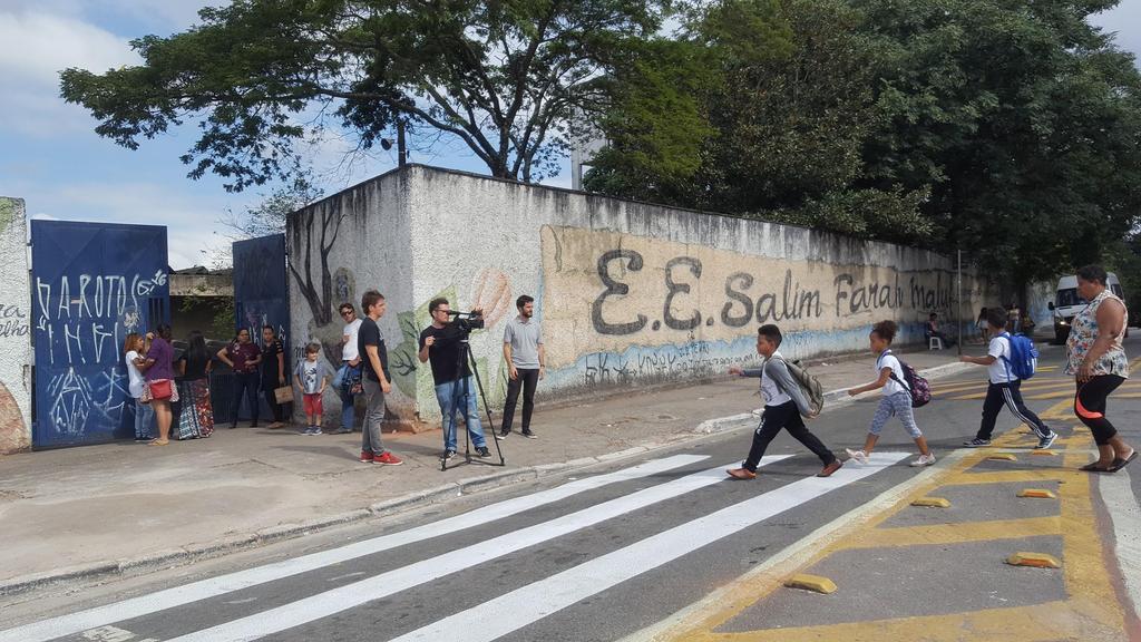 Inserir programas e políticas específicas aos modos ativos 14) Desenvolver um programa nacional de apoio ao transporte escolar por modos ativos, viabilizando