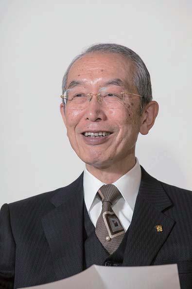 Orientação do Mestre Presidentea Todos possuem a raiz da boa ação Nichiko Niwano Mestre Presidente da Risho Kossei-Kai Irrigando as raízes secas Feliz Ano Novo a todos.