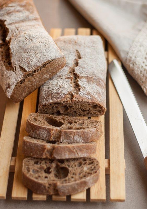 Ciabatta de Centeio Farinha de trigo especial 75 3.750 g Farinha de centeio 25 1.250 g Total (base de cálculo) 100 5.