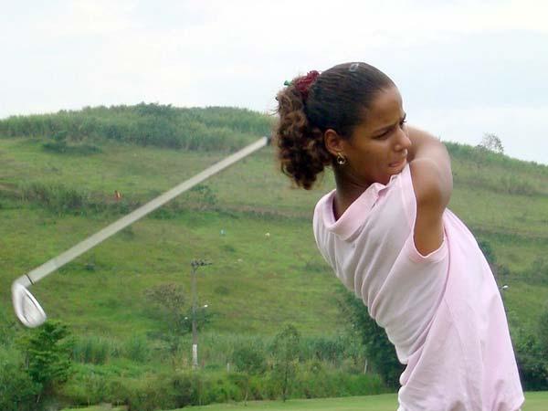 Associação Golfe Público de Japeri 1- ESCOLA DE GOLFE: Atualmente, 100 crianças da comunidade de Japeri e Engenheiro Pedreira com até 18 anos estão matriculadas, onde recebem aulas de golfe,