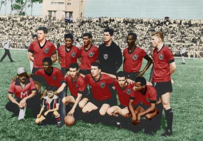 Em 1940, inaugurava o Estádio Durival Brito, até hoje utilizado no futebol da capital.