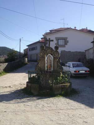 de Santa Madalena O6 A capela a que pertenceu a torre sineira era da época Moderna e foi desmantelada há aproximadamente 20 anos.