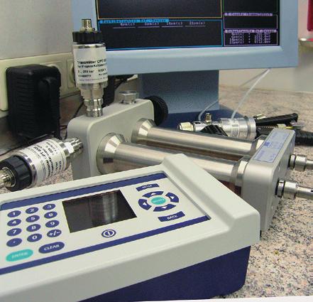 condições do óleo) Equipamento de laboratório Agregados (motores e transmissões) e sistemas mais eficientes, e crescentes reivindicações à garantia, colocam-nos diante de exigências cada vez maiores