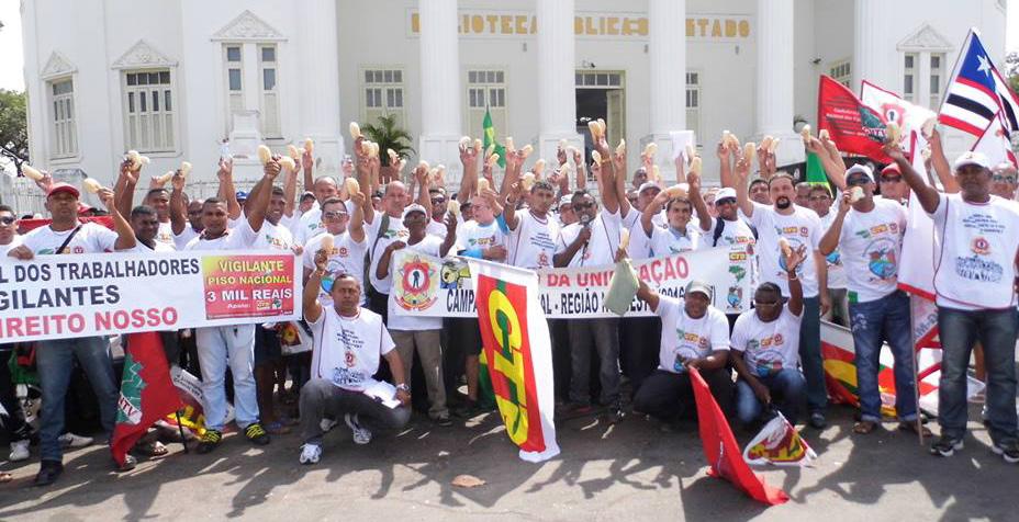 Vigilantes do Maranhão e Pernambuco realizam ato para fortalecer a luta dos vigilantes No Maranhão, trabalhadores levaram pães para denunciar postura patronal. Não podemos mendigar o pão!