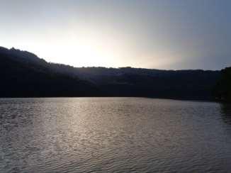 Foto 4. Vista parcial do ponto localizado no rio Passo Fundo, a montante e próximo à barragem, na área diretamente afetada da UHE Monjolinho, em Nonoai, RS.