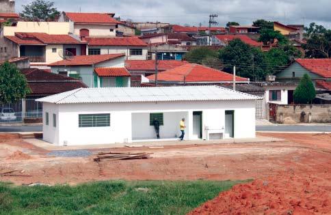 Outro bairro que está sendo beneficiado é o Jardim Teixeira, que está recebendo uma quadra poliesportiva para