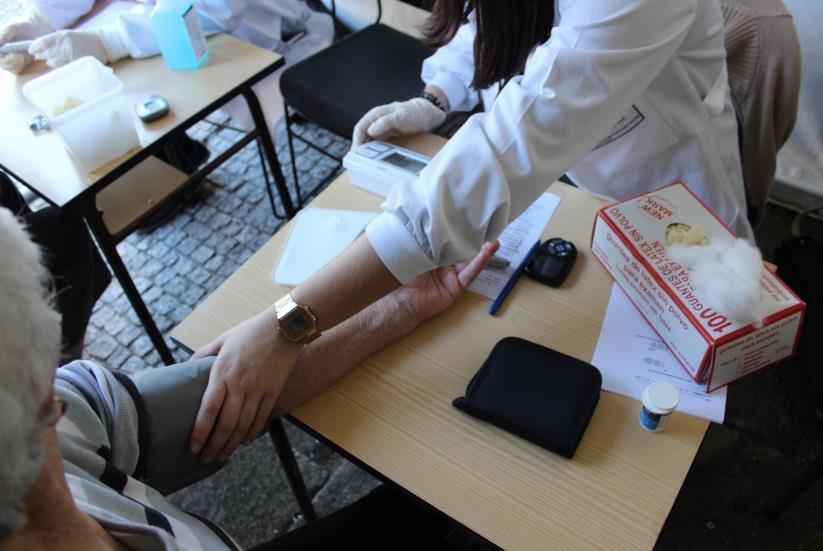 Medicina na Periferia Durante três dias, estudantes de Medicina da Universidade do Porto promoveram rastreios gratuitos a um conjunto de fatores de risco cardiovascular, destinados à população em