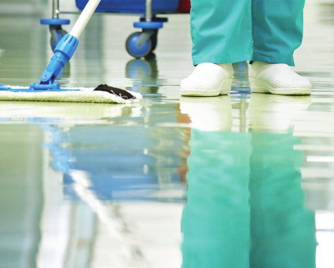 LIMPEZA HOSPITALAR A limpeza hospitalar é uma medida eficaz de prevenção e controle para romper a cadeia epidemiológica das infecções.