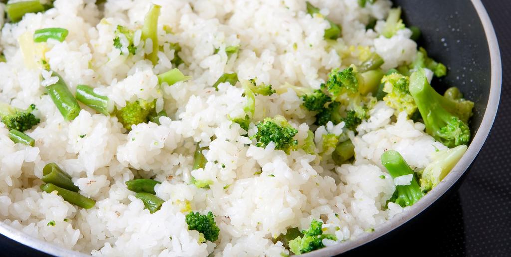 ARROZ COM BRÓCOLIS Arroz 70 35 1 colher de arroz rasa 80 40 1 colher de arroz rasa Brócolis 20 28 2 colheres de sopa 30 38 3 colheres de sopa Óleo 2 2 1 colher de chá 2 2 1 colher de chá Cebola 0,3