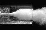 Figura 7 Dispositivos de contactação da polpa com o ar. (a) Misturador estático. (b) Tubo Venturi. Fonte: Manuais de divulgação, 2001 De acordo com o artigo de Troian et. al.