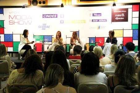 Talkshow Mercado e Marcas de sucesso Como parte das atividades da quinta edição do Vitória Moda Show, o Instituto Rio Moda Núcleo-Vitória realizou o talkshow Mercado e Marcas de sucesso, que contou