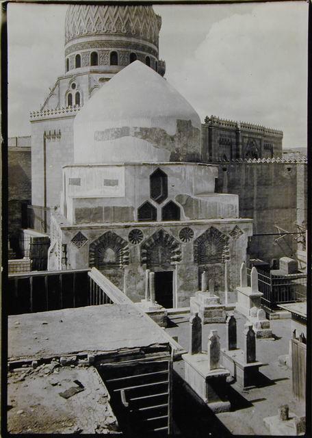 67 Mausoléu dos califas abássidas, Cairo, Egito. Construído em 1242-3. Foto: K.A.C. Creswell, do inicio do século XX.