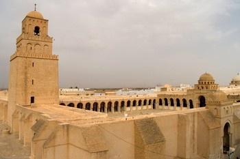 (construida em 670 por Sidi Oqba e