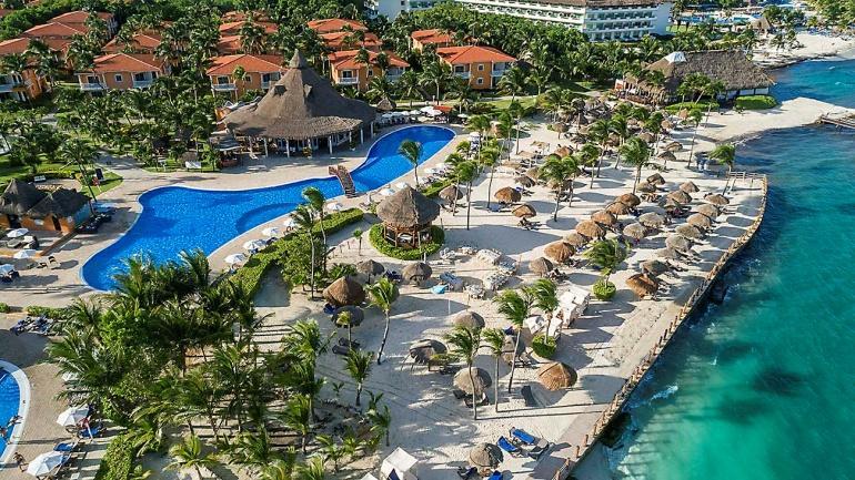 net www.oceanhotels.net Hotel recomendado para maiores de 18 anos Localização O Ocean Maya Royale está situado na primeira linha do mar, na Riviera Maya, próximo da Playa del Carmen.
