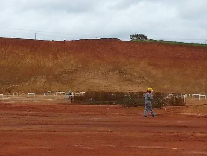 Novos pontos identificados deverão ser listados neste item, e suas fichas de monitoramento anexadas ao documento, caso haja necessidade. 4.4.1 SITUAÇÃO DOS PONTOS AMOSTRADOS 4.4.1.1 P01 Localização: 23K 604560/7829524.