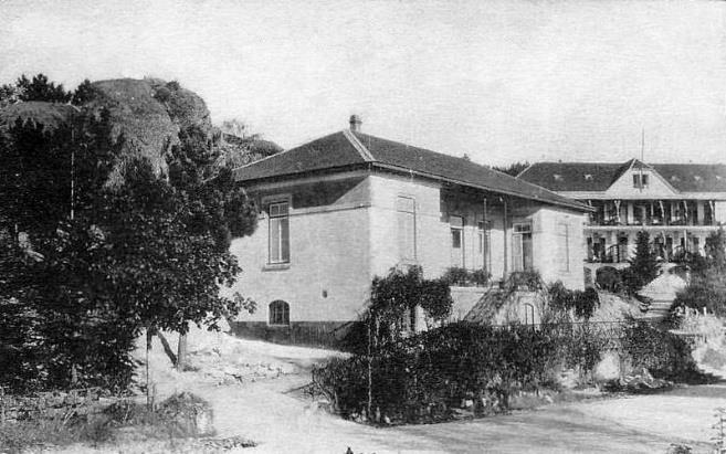 Este sanatório foi localizado na Guarda devido ao clima de altitude na cura contra a tuberculose, doença que na altura era muito predominante.