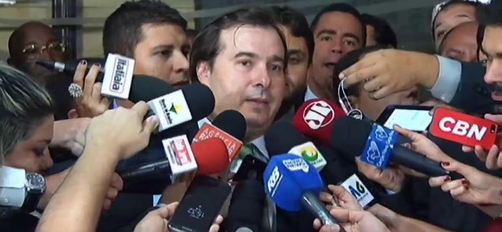 Rodrigo Maia contraria Bolsonaro e diz ser precipitado votar reforma da Previdência em 2018 (Congresso em Foco) O presidente da Câmara dos Deputados Rodrigo Maia (DEM-RJ) defendeu, na tarde desta