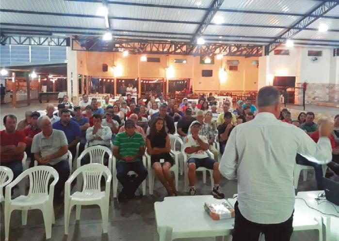 EVENTO EM FARTURA REÚNE 120 PRODUTORES DE LEITE O presidente da Cativa, Paulo César Maciel e o gerente de defensivos, Vanderlei Alves (Biro), reuniram-se com 120 produtores de leite, da região de