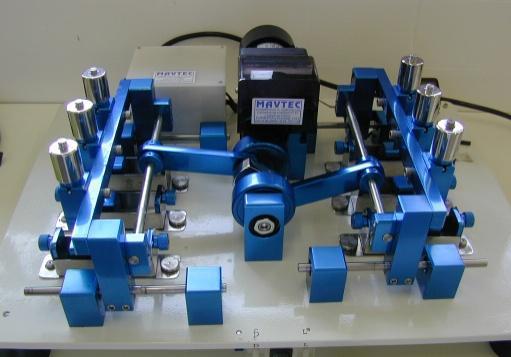 68 Material e Método Figura 10 - Máquina de escovação artificial. Figura 11 - Escova após remoção do cabo.