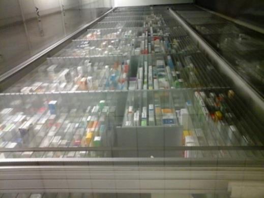 Existe ainda um frigorífico onde são armazenados medicamentos com condições especiais de conservação (temperatura entre 2º e 8º C) (figura 7).