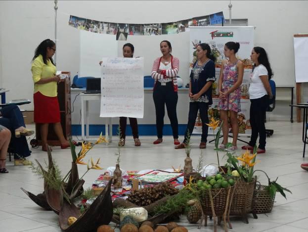 Com base nas narrativas dos professores de escolas rurais e questões levantadas durante o evento, percebe-se que a agroecologia tem sido trabalhada como tema transversal na educação formal em escolas