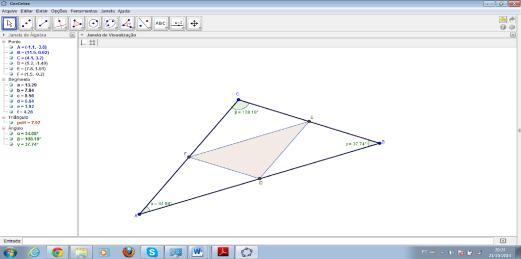 Atividade 1 - Construir um triângulo através de segmentos definidos por dois pontos, encontrar os pontos médios dos segmentos, fazer um polígono através dos pontos médios e encontrar o ângulo do