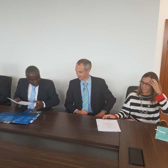 Assinado acordo de parceria com Moçambique e Holanda Um acordo de parceria entre o Governo de Angola, UNICEF e as Empresas de A guas da Holanda e de Moçambique foi assinado para o reforço da