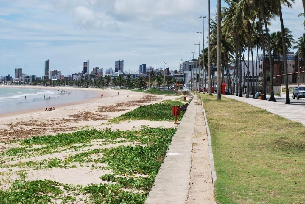 tornou um Bem de sustentação ao entretenimento dos banhistas que se utilizam do lugar para suas horas de lazer. As praias estão diminuindo?