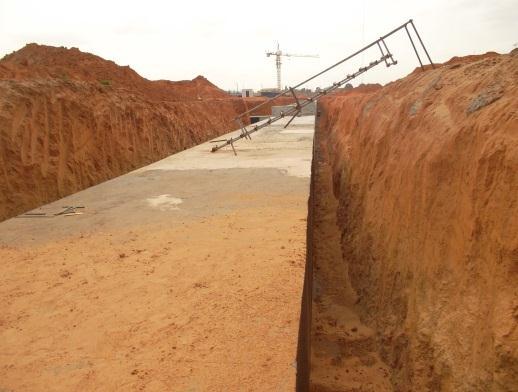 Tanque de água subterrâneo e elevado.