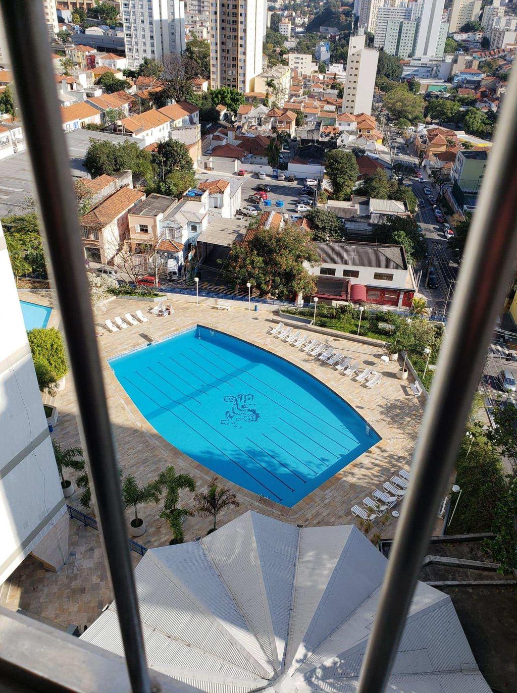 Vista parcial da piscina infantil