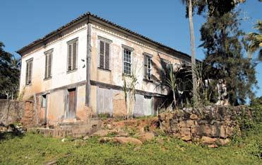 descrição arquitetônica* Utilizando a linguagem do neoclássico, a casa-sede encontra-se projetada com a planta em