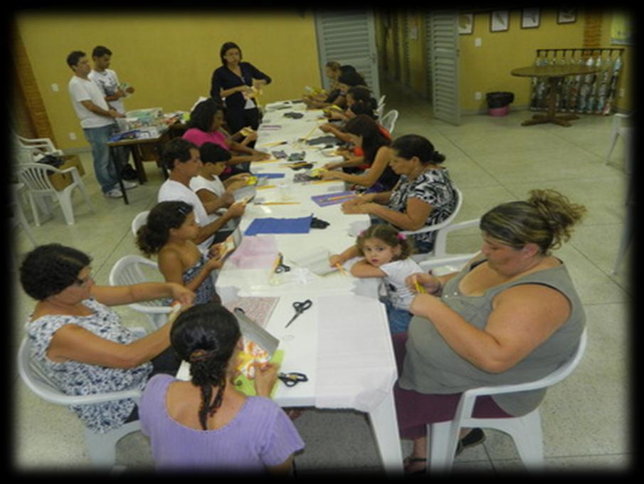 Figura 4: Educação ambiental com crianças em Evento de Valorização de Nascentes Urbanas, Bacia do Ribeirão Arrudas, - MG. (Fonte: LUME, 2012).