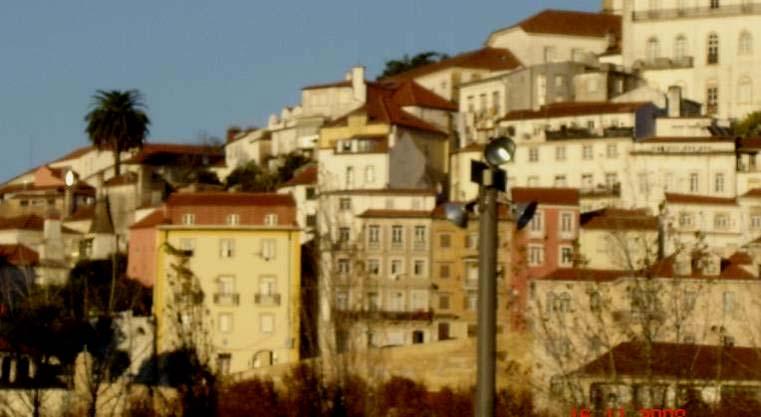 Dono de Obra: Câmara Municipal de Coimbra Localização e Implantação: O imóvel localiza-se na Alta de Coimbra em zona residencial R4 de acordo com a alínea d) do nº 2 do artigo 35º do Plano Director